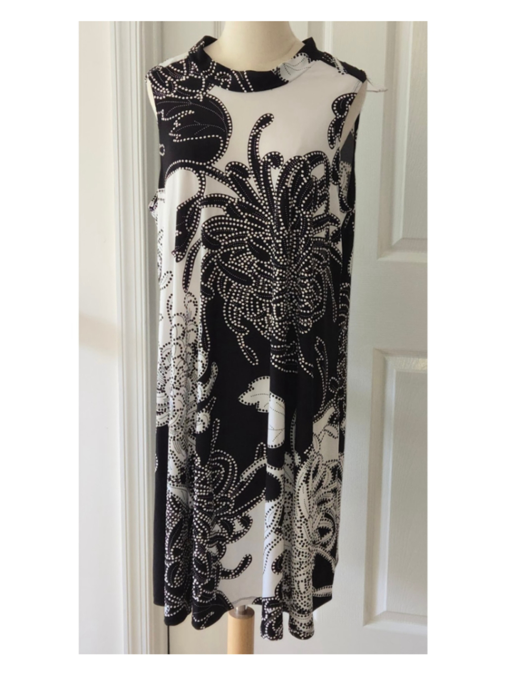 Signature by Robbie Bee Women's Black White Dotted Floral Sleeveless Dress Sz 1X